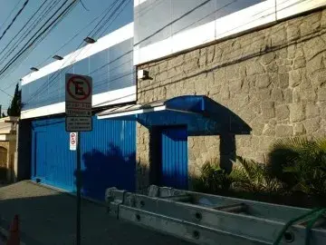 Cobertura em Policarbonato Alveolar Entrada Semi Curva Azul