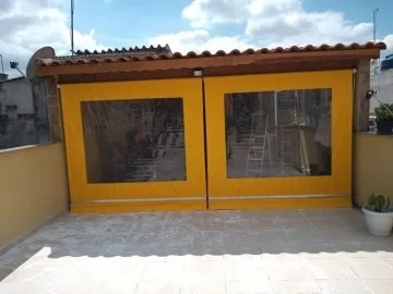 Cortina em Lona Amarelo com Visor